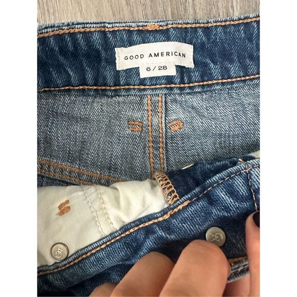 Good American Bombshell Shadow Pocket Denim Shorts 6 / 28 - Picture 6 of 9
